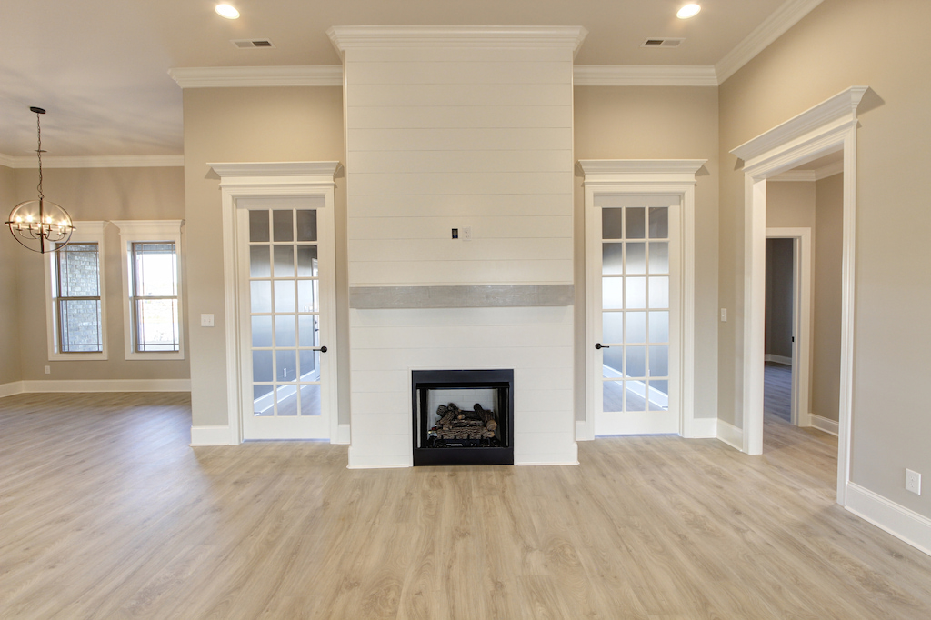 Gas Fireplace 6 Canlights In Family