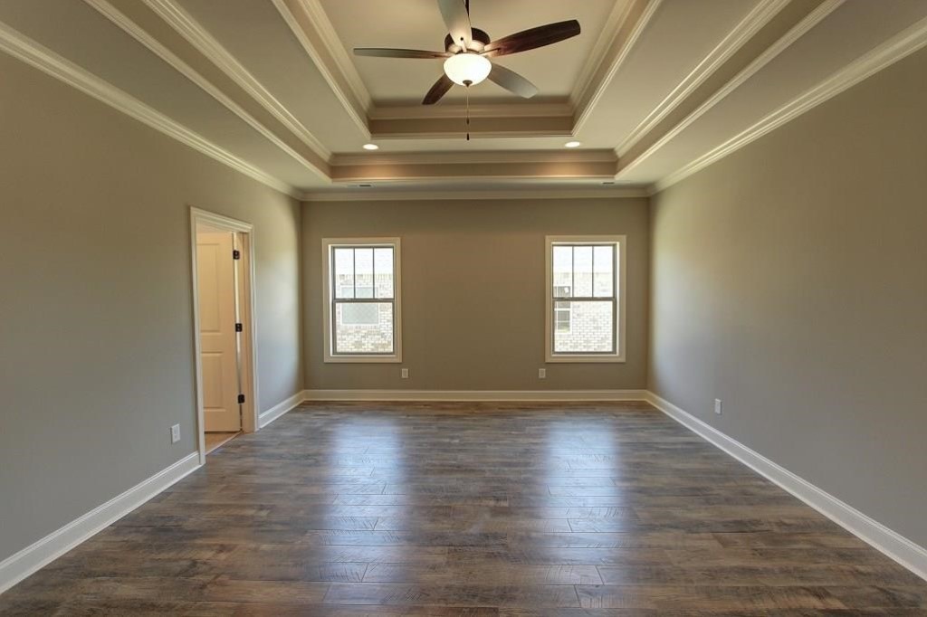 Large Master With Ceiling Fan And 4 Canlights